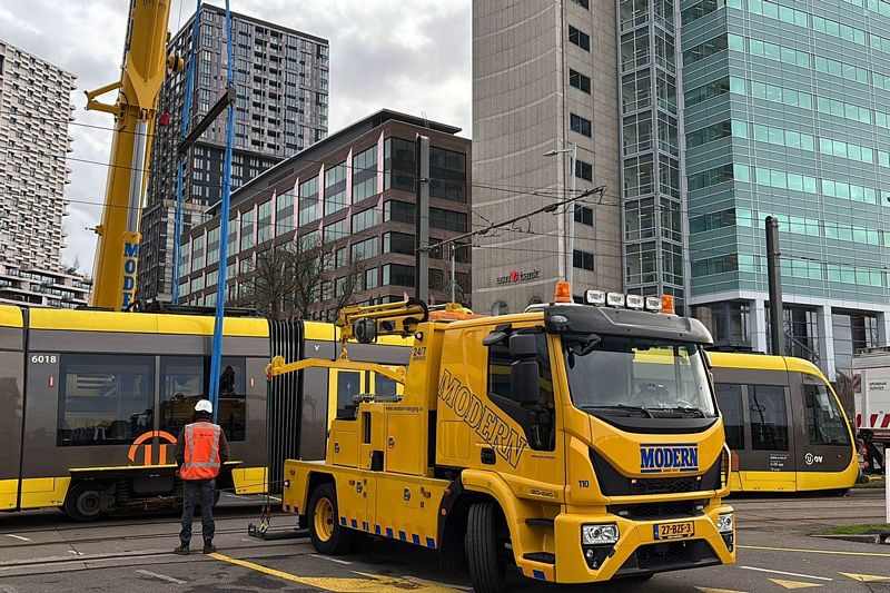 Sneltram ontspoort nabij Utrecht Centraal 